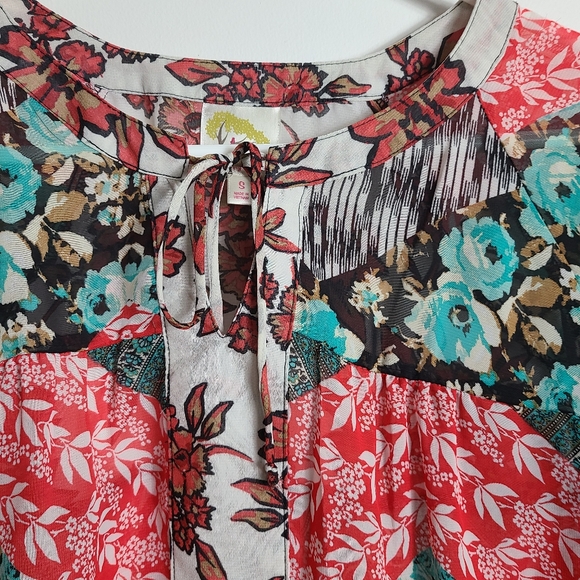 Fig and Flower Floral Sheer Top - Picture 3 of 9